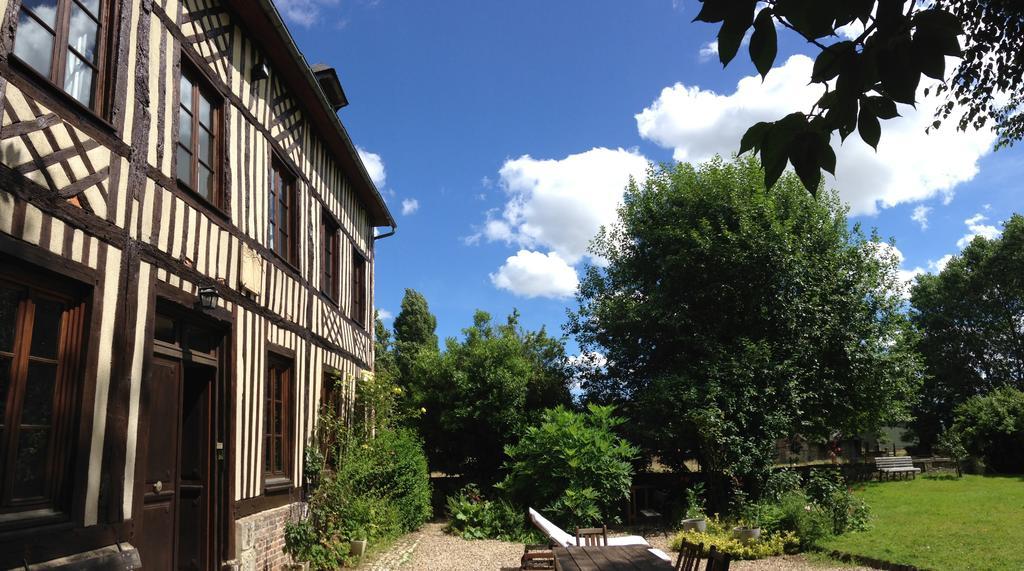 Bed and Breakfast Le Petit Manoir De La Vernelle Fourmetot Exterior foto