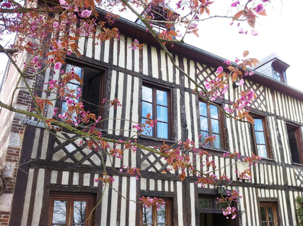 Bed and Breakfast Le Petit Manoir De La Vernelle Fourmetot Exterior foto